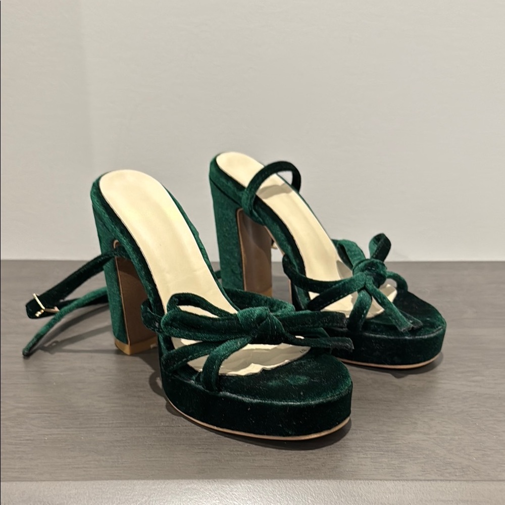 Elegant Green Velvet Women's Heels